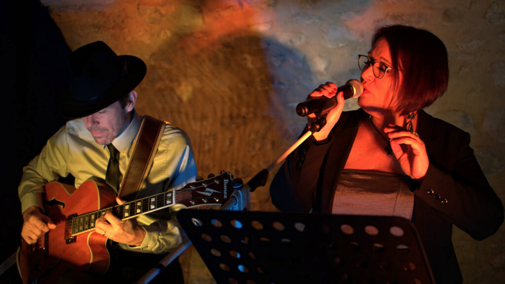 Alice Didier et Christophe Lombard : duo voix-guitare à Valence Alice Didier et Christophe Lombard : duo voix-guitare à Valence
